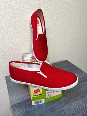 Hanes Her Way Red Canvas Slip-On Casual Shoes, size 9